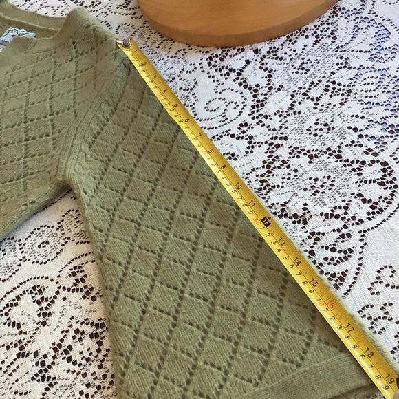 Beautiful long sleeve green cardigan. - Picture 8 of 10